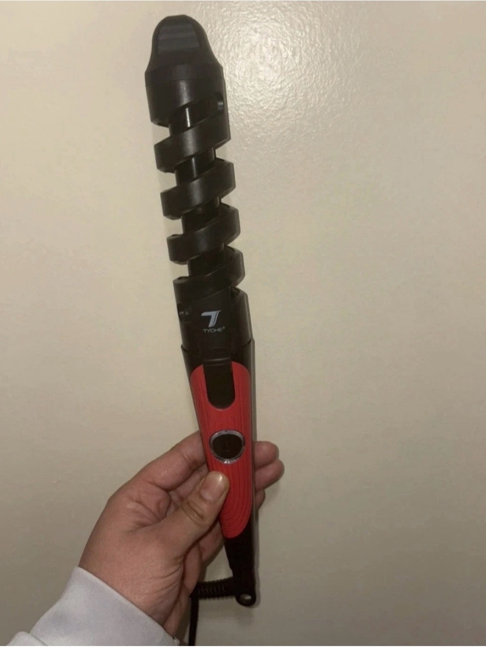 Tyche Red and Black Spiral Curling Wand